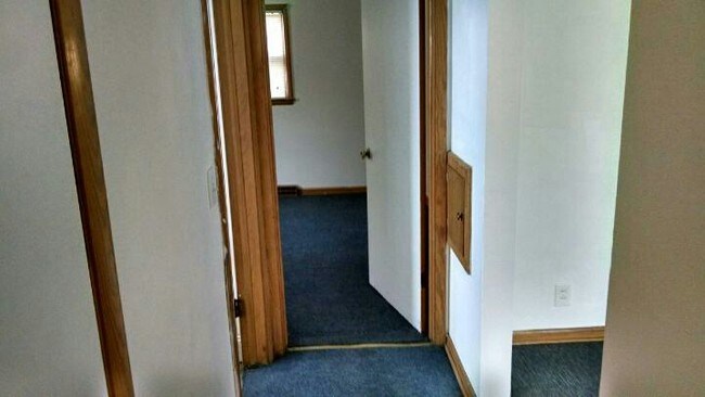 Building Photo - 2600 W. Holt Ave. - 2 Bedroom Upper