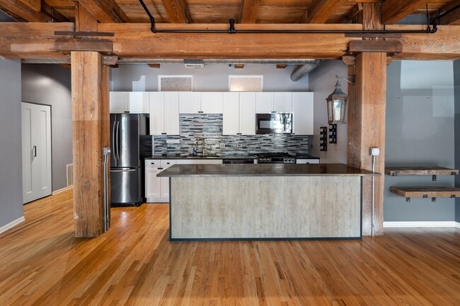 Foto del edificio - 1735 W Diversey Pkwy