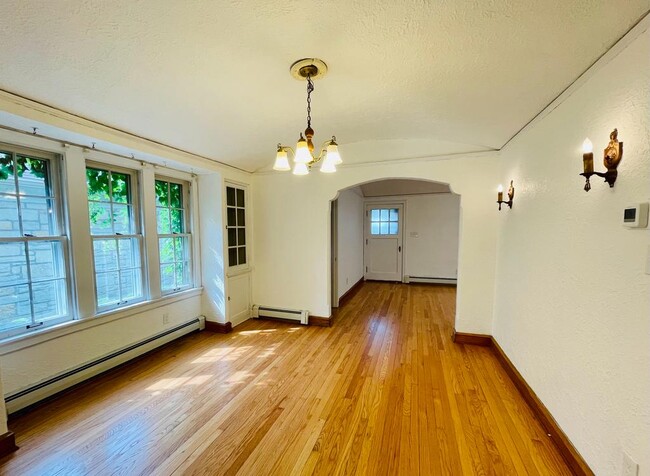 Dinning room with BICC - 8009 Portland Ave