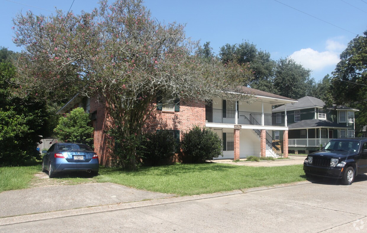 Building Photo - Westmoor Apartments