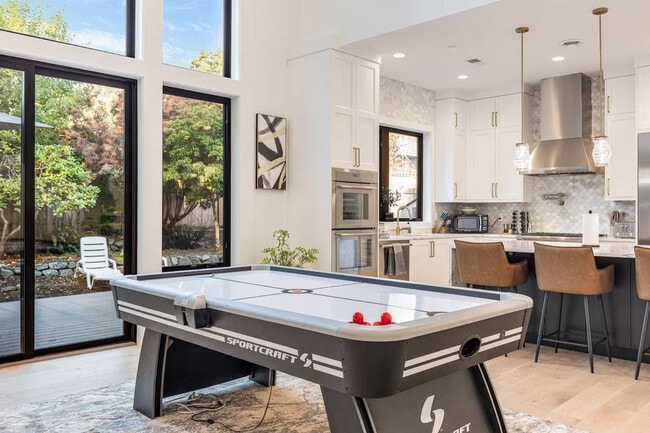 Building Photo - 115 110th Pl SE