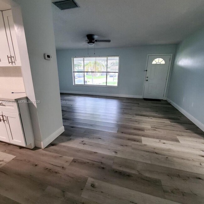 Foto del edificio - 9740 NW 25th St