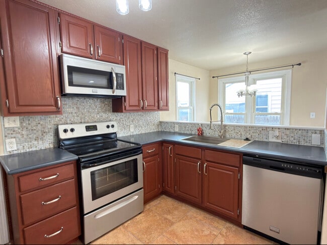 Building Photo - 1509 Oak Ct