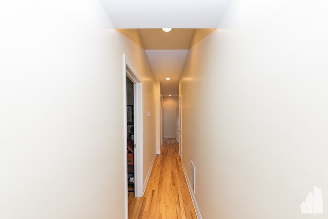 Foto del edificio - 1133 W Addison St