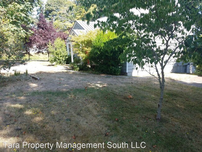 Building Photo - 2 br, 1 bath House - 1352 E. Shoreview Drive
