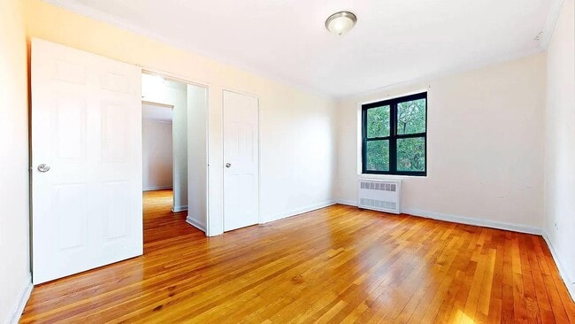 Foto del edificio - 4489 Broadway