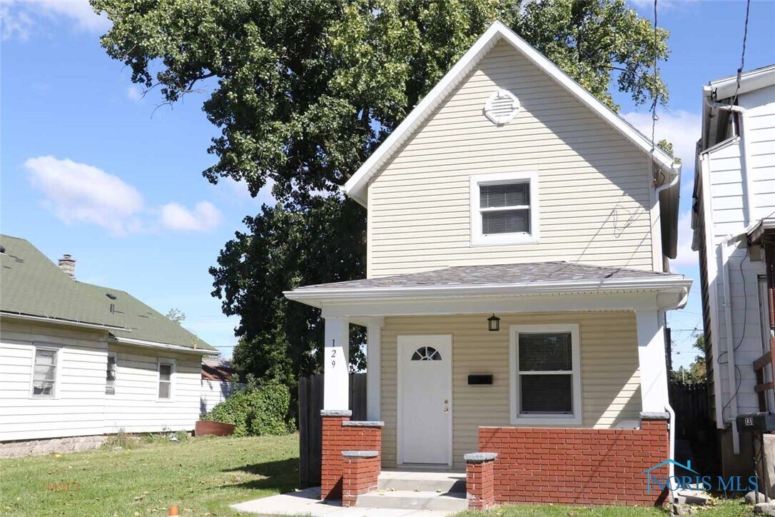 Primary Photo - 129 Oswald St