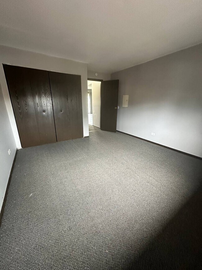 Building Photo - Delightful 2-bedroom, 1-bath apartment
