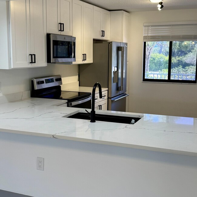 Foto del edificio - 2761 Village Blvd