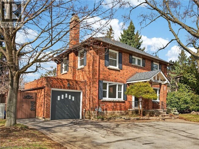 Photo du bâtiment - 2317 Lakeshore Rd.