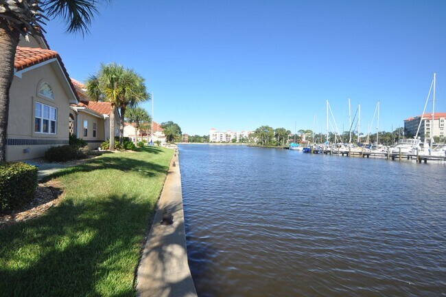 Foto del edificio - 10 Marina Point Pl