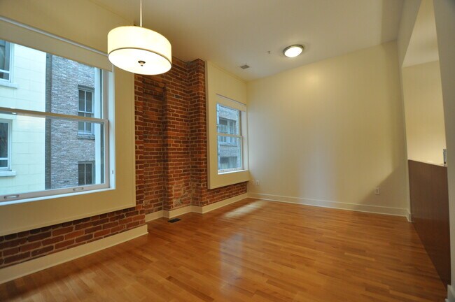 Building Photo - 333 Grant Ave