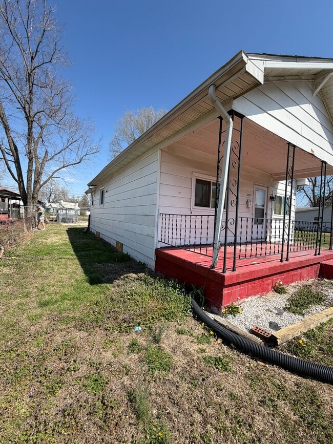 Photo - 2017 McCasland Ave (Madison, IL) House