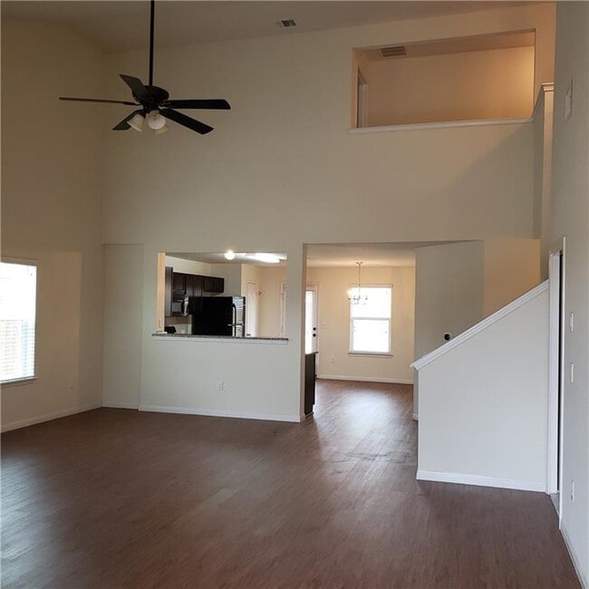 Building Photo - 503 Luna Vista Dr