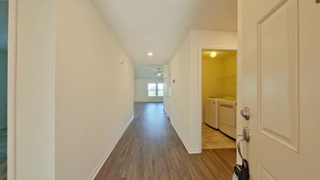 Building Photo - 3 Bedroom Home in Avery Park!