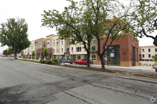 Building - Motif at Glendora Place