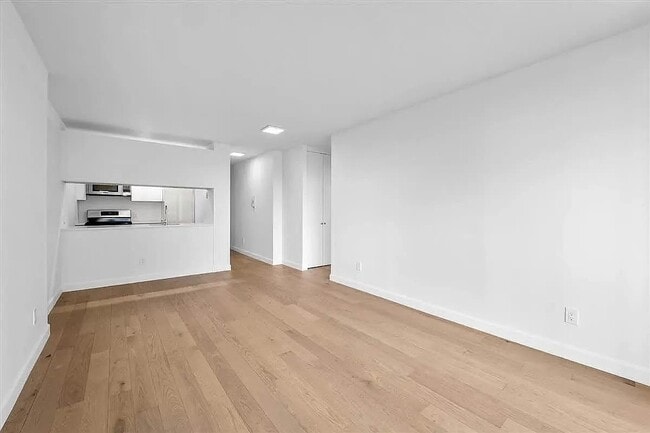 Building Photo - 303 E 60th St