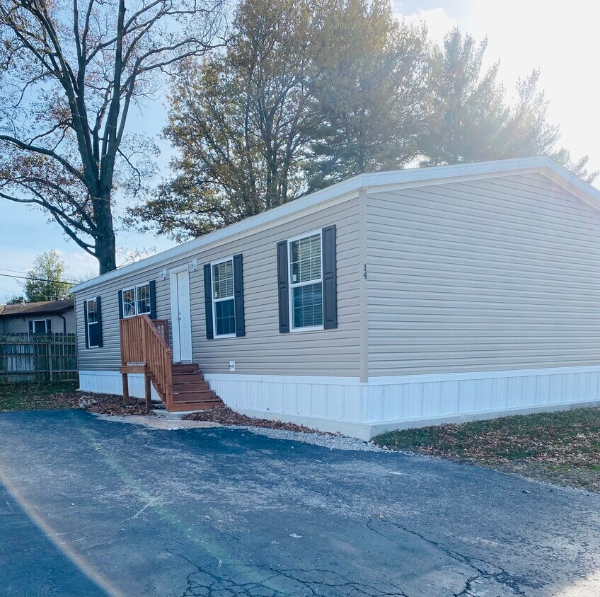 14 High Crest Dr, Belleville, IL 62221 House for Rent in Belleville