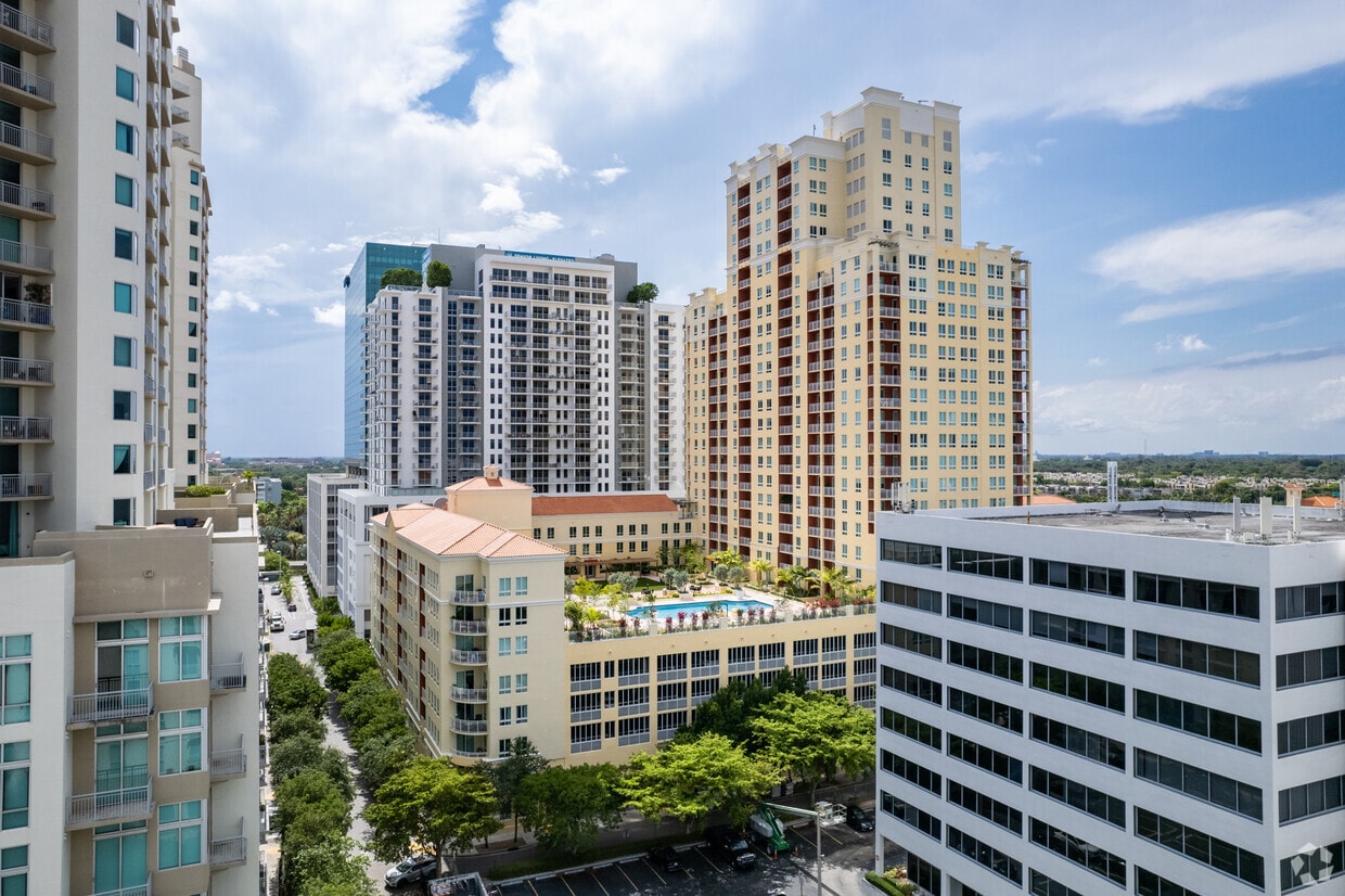 Metropolis at Dadeland (East Tower) 9055 SW 73rd Ct Miami, FL