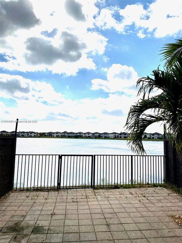 9116 NW 158th St, Miami Lakes, FL 33018 Townhouse for Rent in Miami