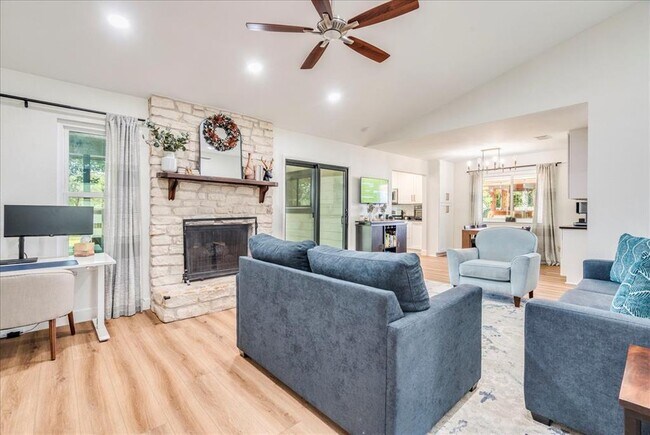 Building Photo - 4805 Pelham Dr