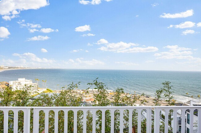 Building Photo - Blue Horizon House