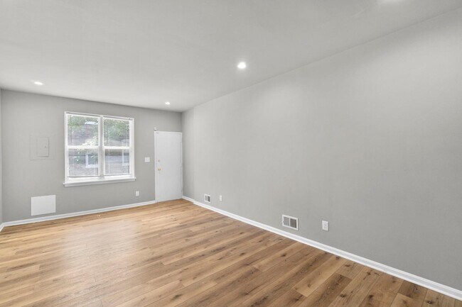 Building Photo - 2505 E Fayette St