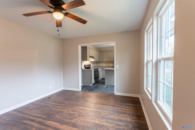 Foto del edificio - 3708 Valleydale Rd NW