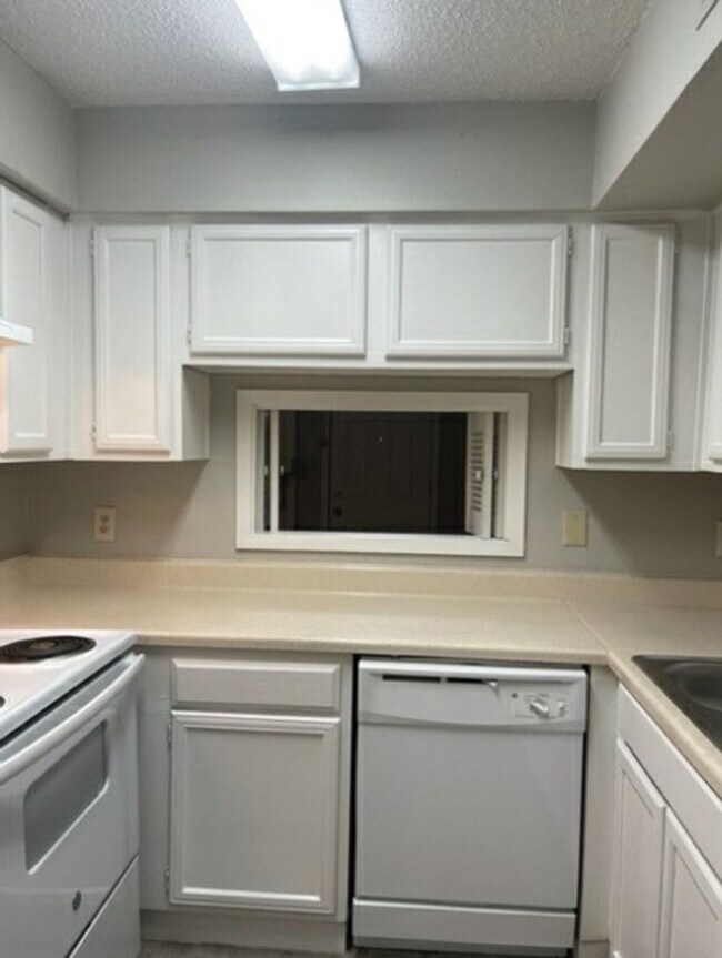 Foto del edificio - Charming Split-Level First-Floor Unit with...