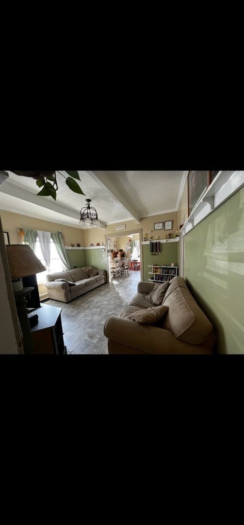 Building Photo - First floor 3 bed 1 bath large front and b...