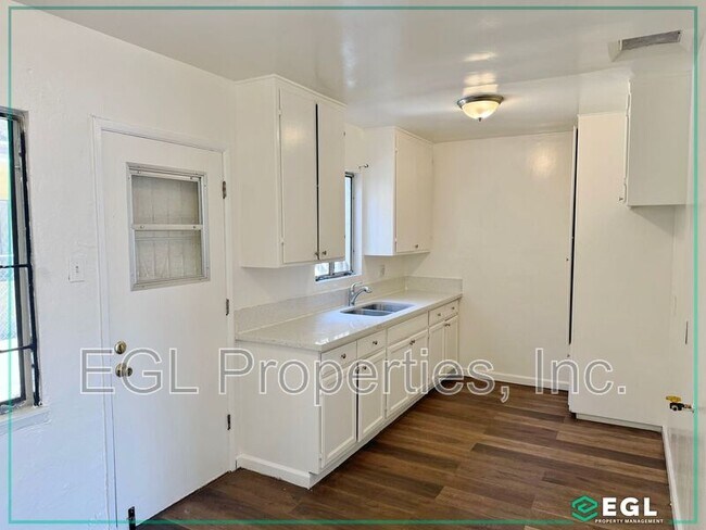 Building Photo - 5918 S West Blvd