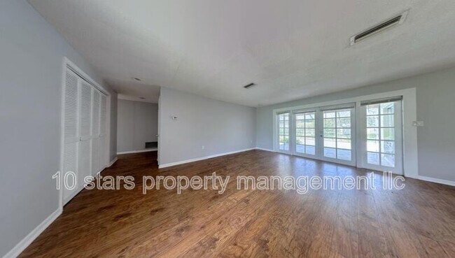 Foto del edificio - 900 Wellington Dr