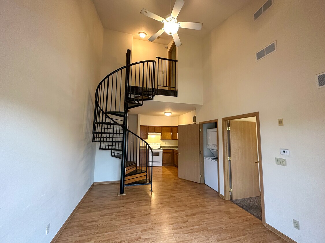 210 Gray Ave Sunset View Apartments in Ames, IA