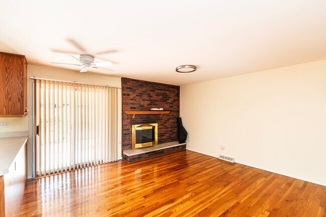 Building Photo - Beautiful 4 Bedroom 3 Bathroom South County Home