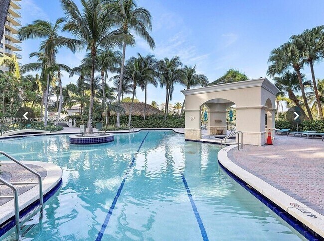 Foto del edificio - 19501 W Country Club Dr