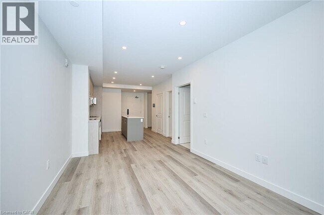 Building Photo - 461 Green Rd