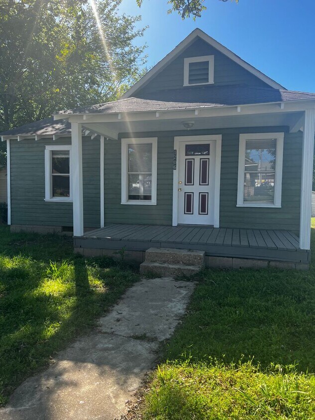 Primary Photo - 2 Bedroom 1 Bath house