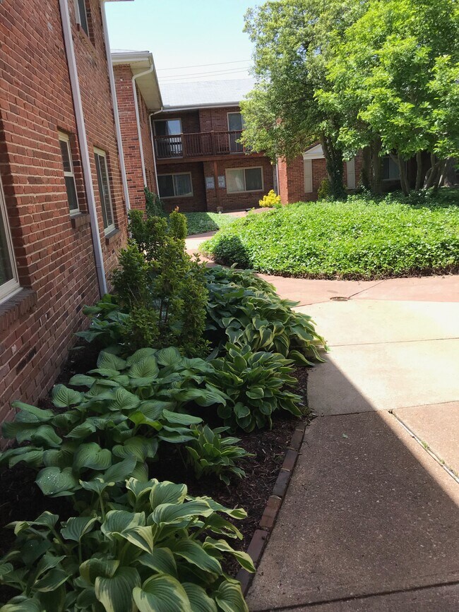 Oakwood Apartments Apartments Kirkwood, MO