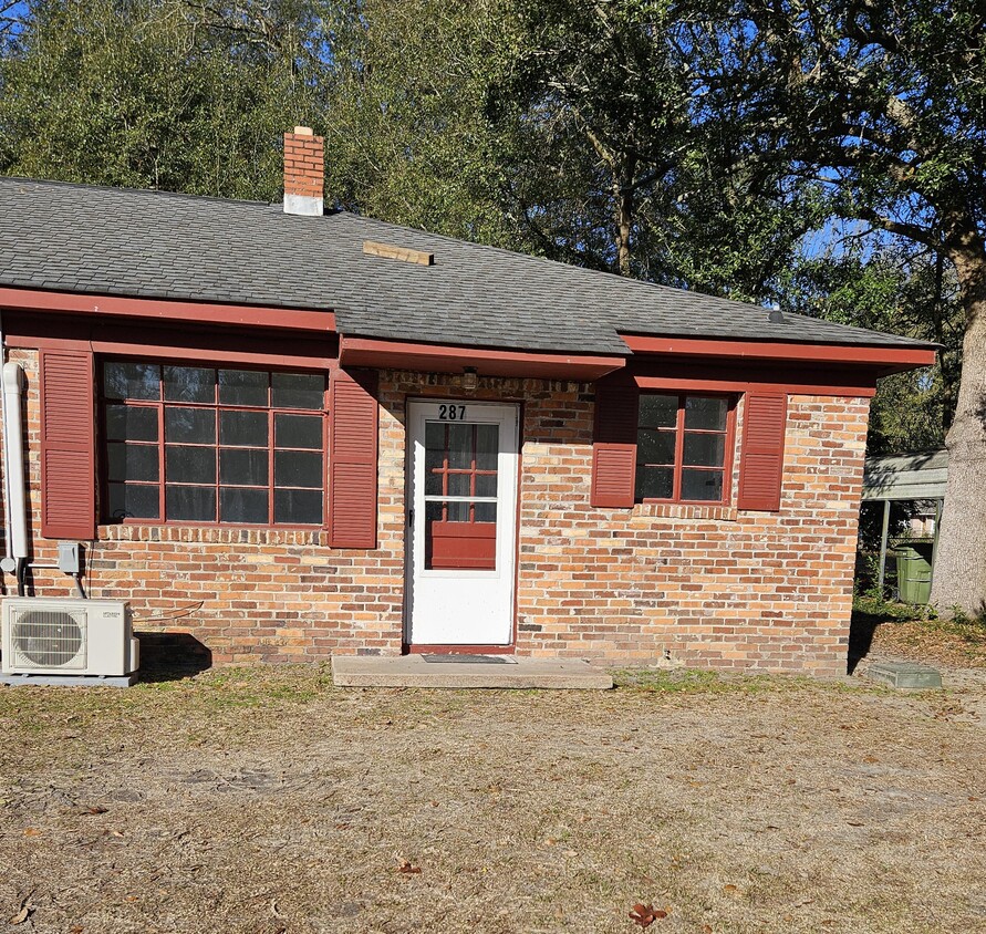 Primary Photo - 287 Oak Ln