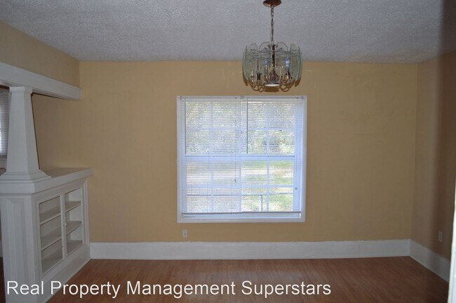 Building Photo - 3 br, 1 bath House - 1029 Colyer St