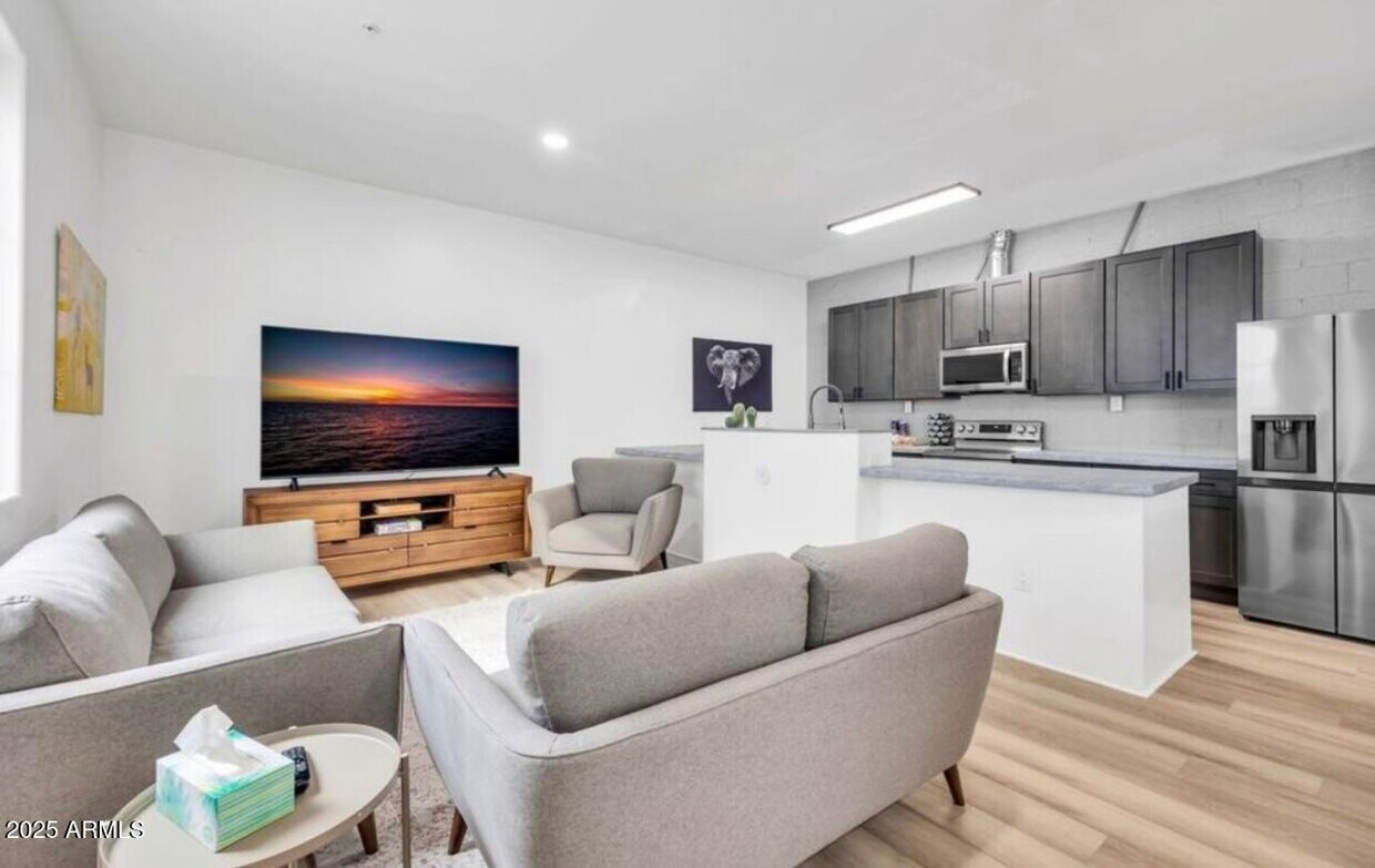 Foto principal - 838 S Farmer Ave