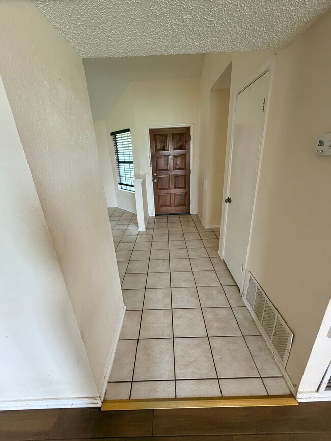 Foto del edificio - 1311 Petunia Dr