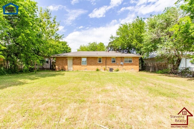 Building Photo - 2610 NW Lindy Ave