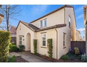 Building Photo - 76 Chambord Way