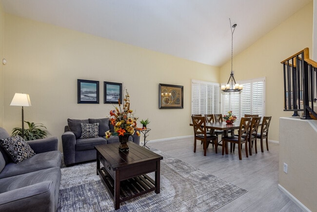 Building Photo - 6417 E Marilyn Rd