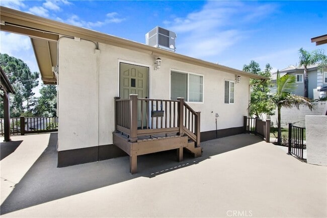 Building Photo - 2495 Vista Dr