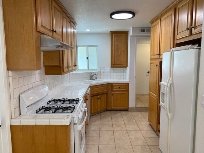 Building Photo - 5 Bedroom 3 Bath 2 Story Corner Lot Home,