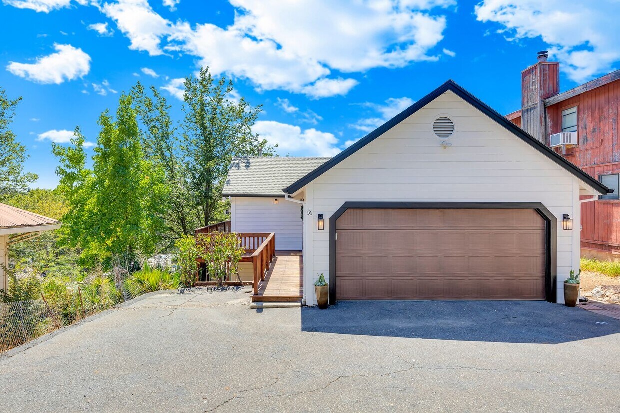 Primary Photo - Charming Newly Remodeled 2 Bedroom Home in...