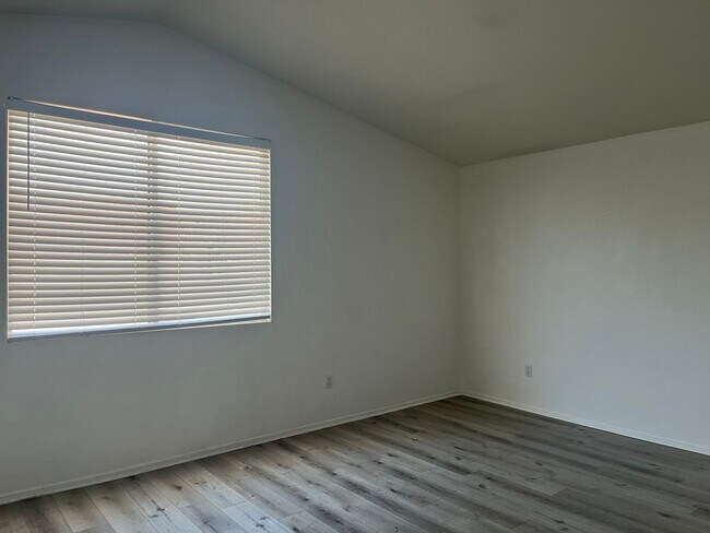 Foto del edificio - 3 bedroom 2 bathroom Home available in Vic...
