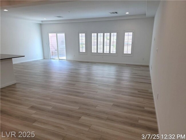 Foto del edificio - BRAND NEW 4 BED 2.5 BATHROOM HOME! NEVER L...